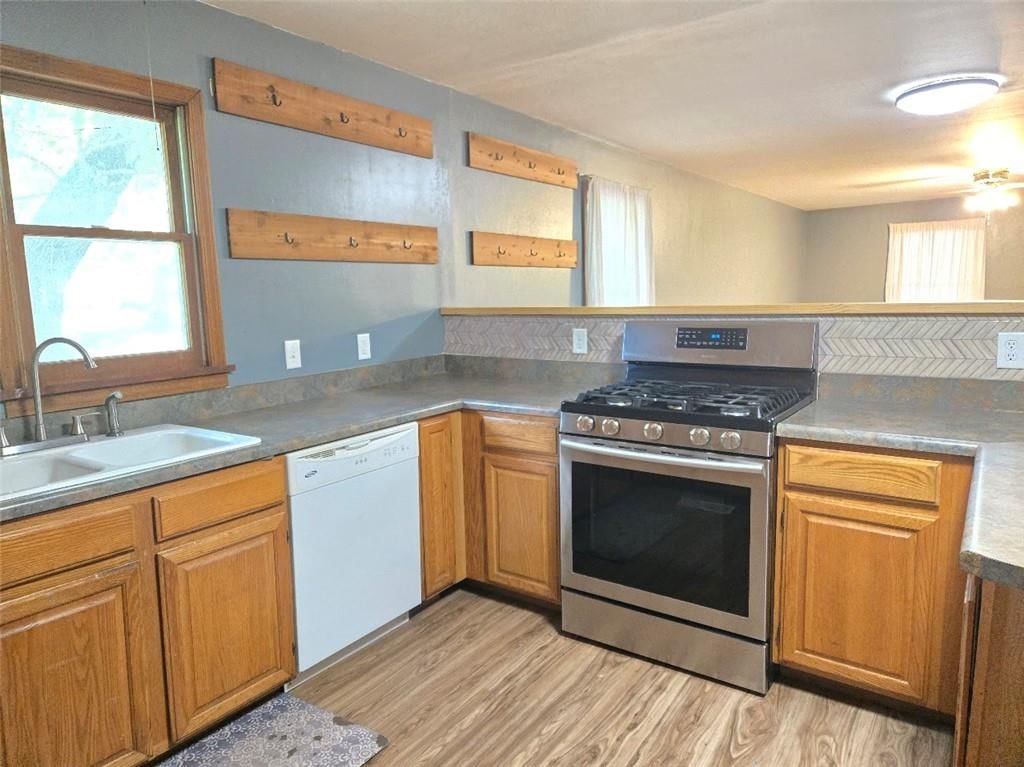 524 W 2nd Street — photo 18