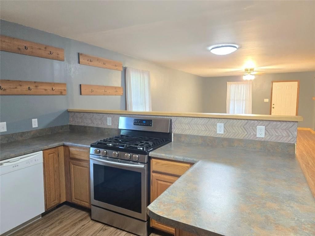 524 W 2nd Street — photo 19