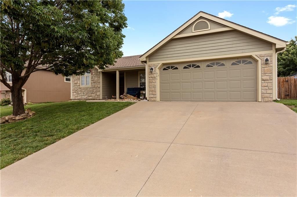 306 Montrose Cove — photo 3