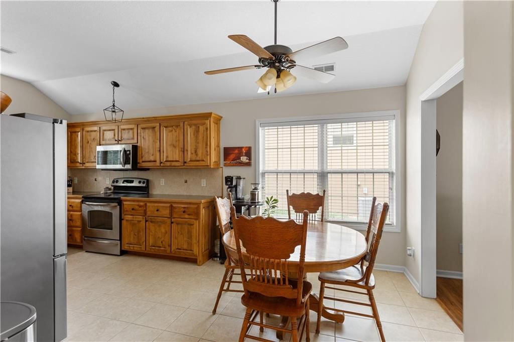 306 Montrose Cove — photo 9