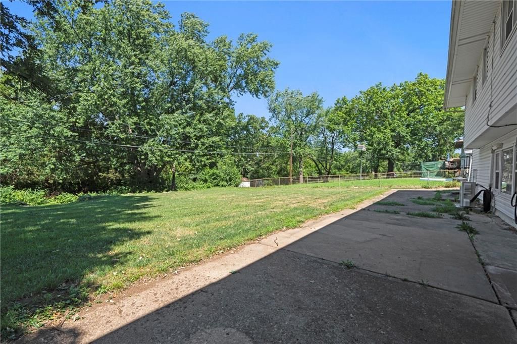 10124 FOREST Avenue — photo 35