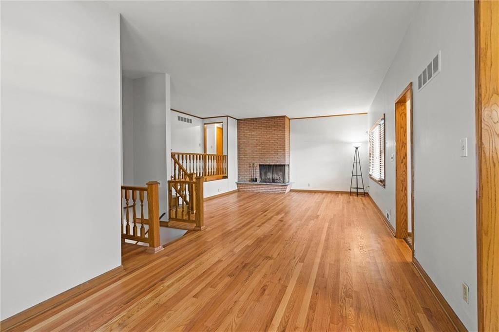 10124 FOREST Avenue — photo 9