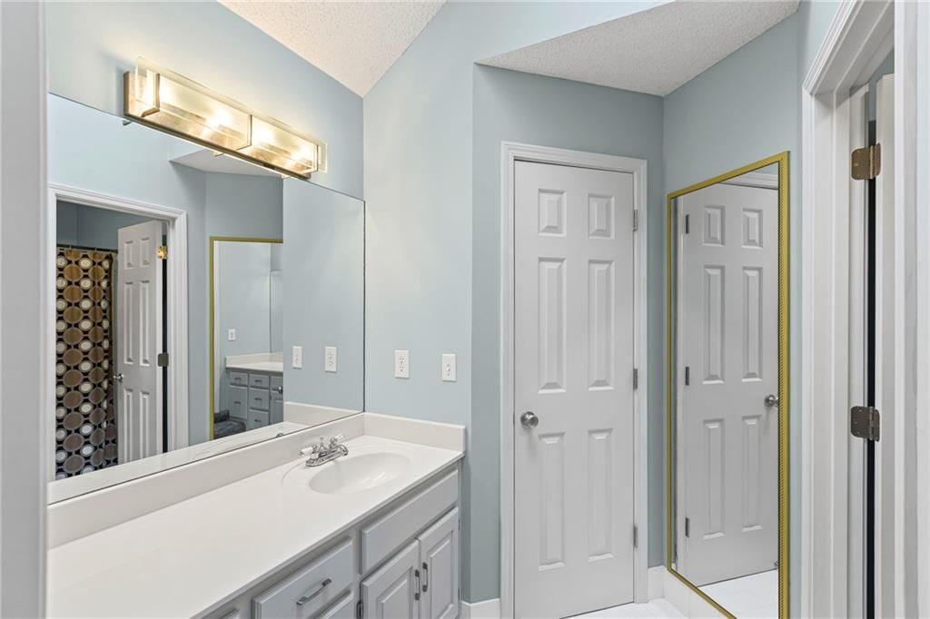 5540 Oakview Street — photo 42