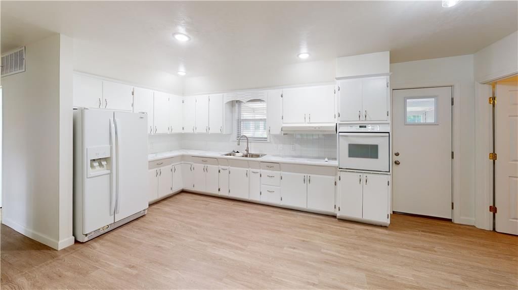 1119 N Commercial Street — photo 7