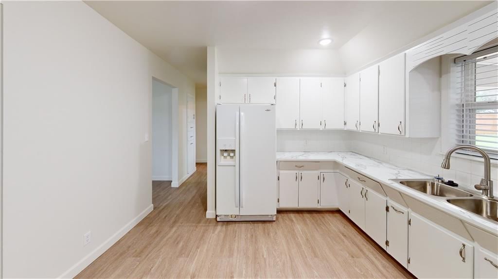1119 N Commercial Street — photo 8