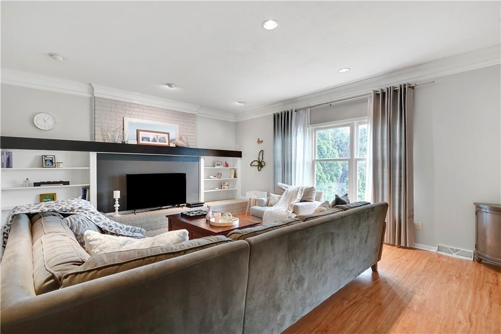 1721 NE Debonair Drive — photo 7