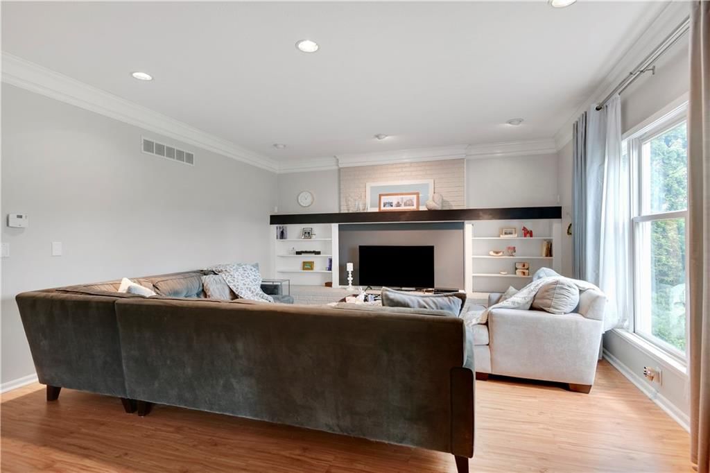 1721 NE Debonair Drive — photo 8