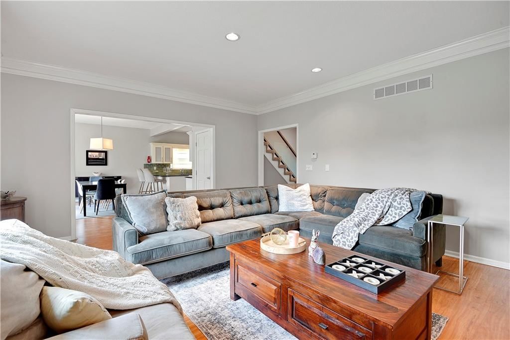 1721 NE Debonair Drive — photo 9