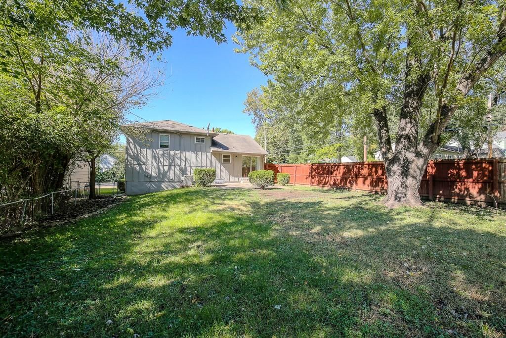 8901 Main Street — photo 24