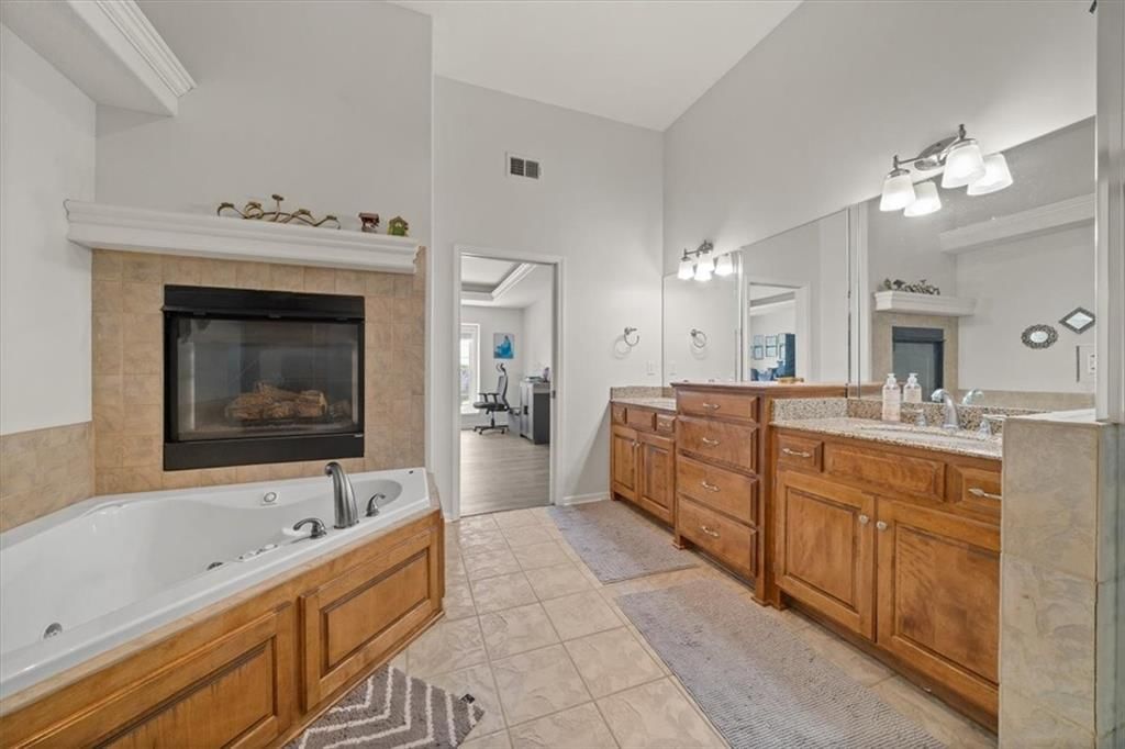 2403 NW Cove Drive — photo 16