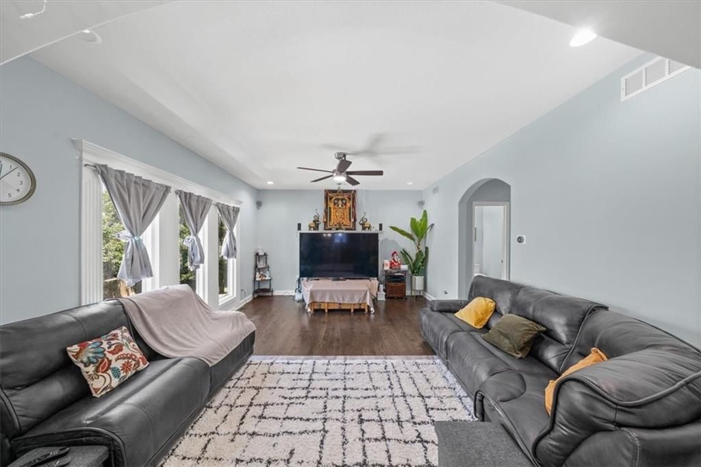 2403 NW Cove Drive — photo 8