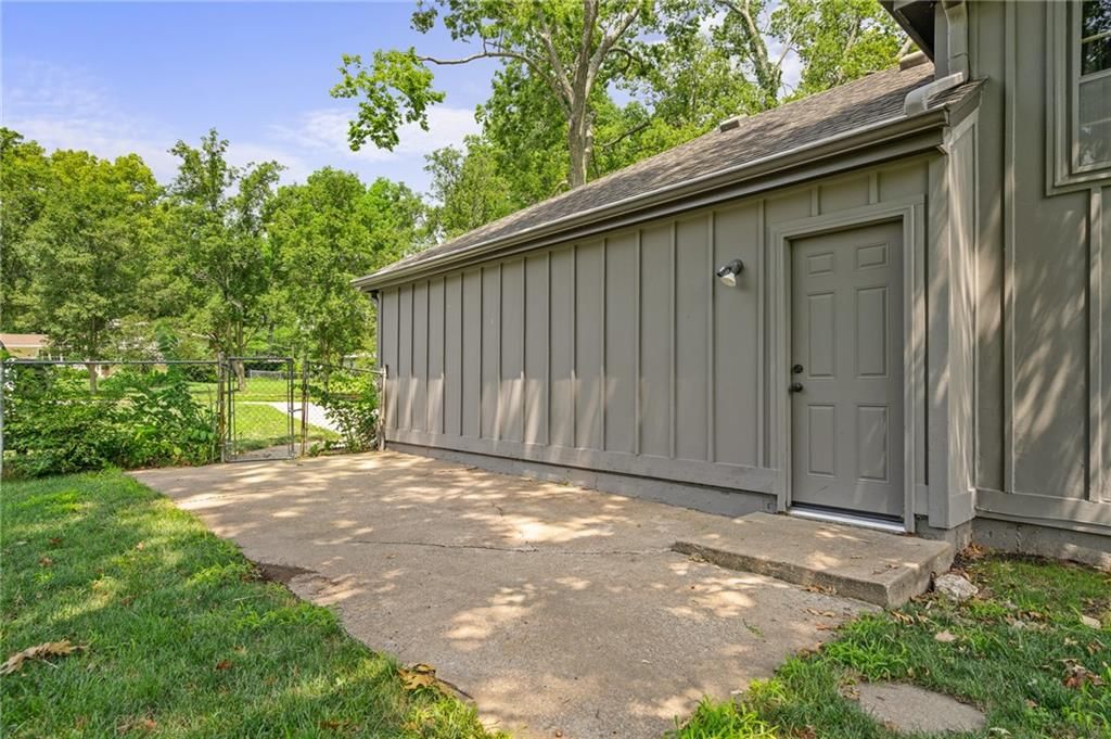 7101 EDGEWOOD Boulevard — photo 38