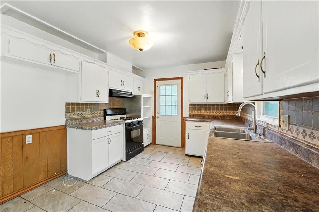 Photo 12 of 36 - 8502 CRESCENT Avenue