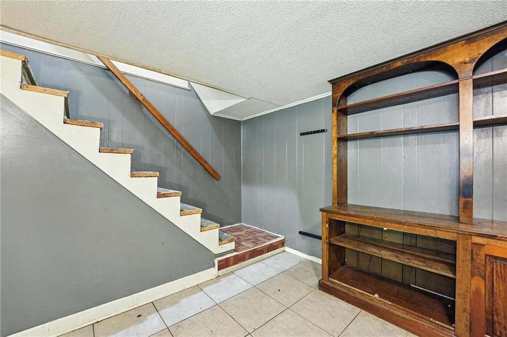 Photo 15 of 36 - 8502 CRESCENT Avenue