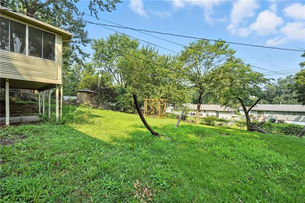 Photo 31 of 36 - 8502 CRESCENT Avenue