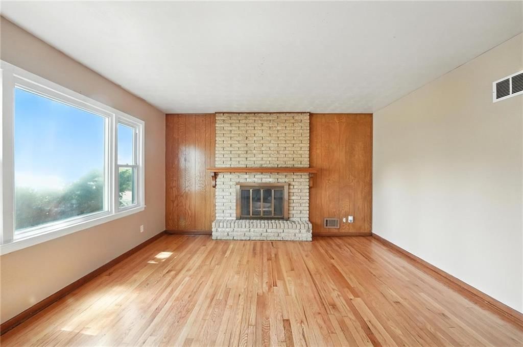 Photo 7 of 36 - 8502 CRESCENT Avenue