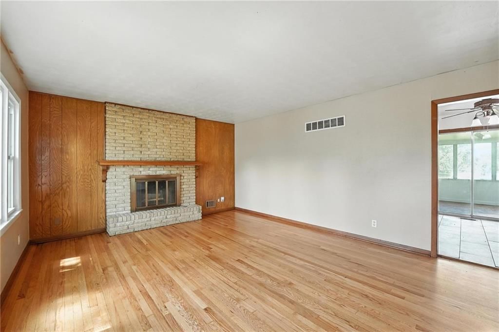 Photo 9 of 36 - 8502 CRESCENT Avenue