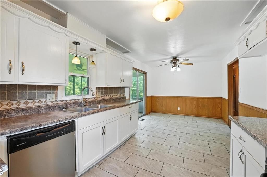Photo 10 of 36 - 8502 CRESCENT Avenue