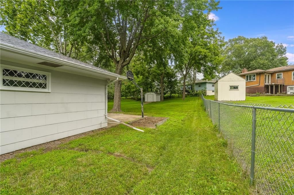 8821 N Campbell Street — photo 5