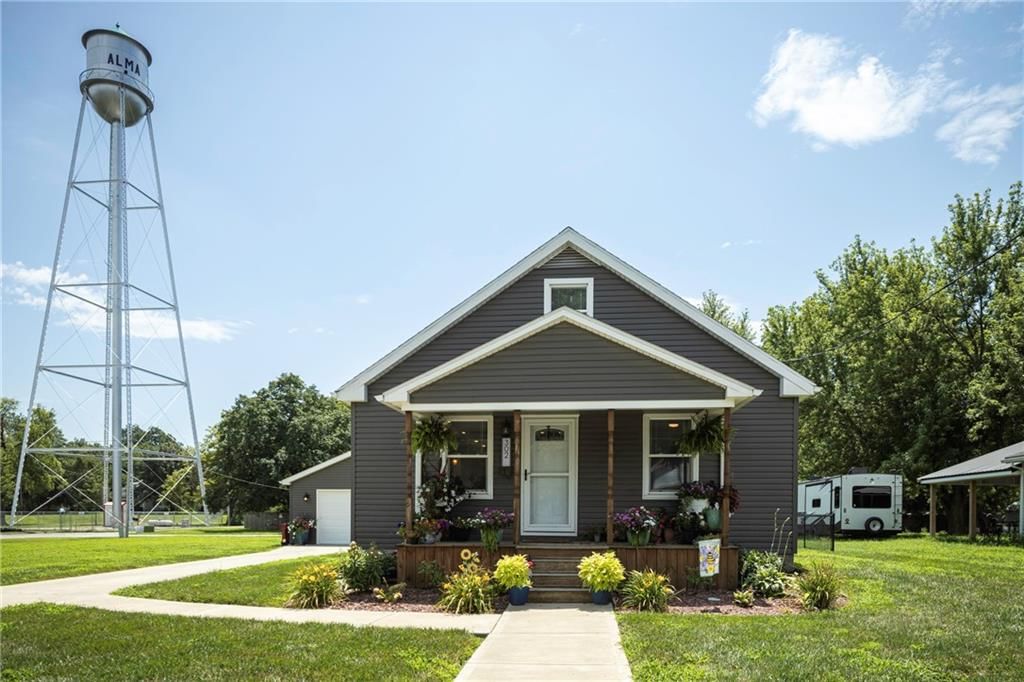 302 W Main Street — photo 3