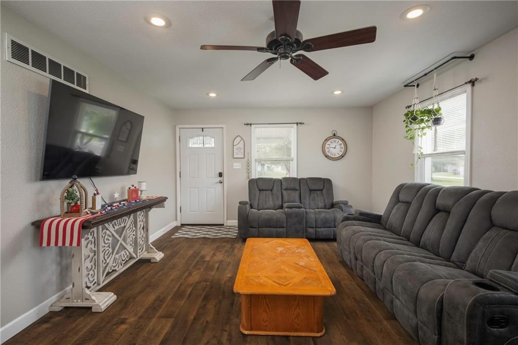 302 W Main Street — photo 8