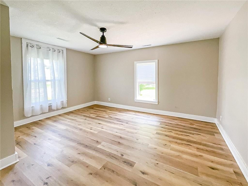 1302 E Broadway Boulevard — photo 13