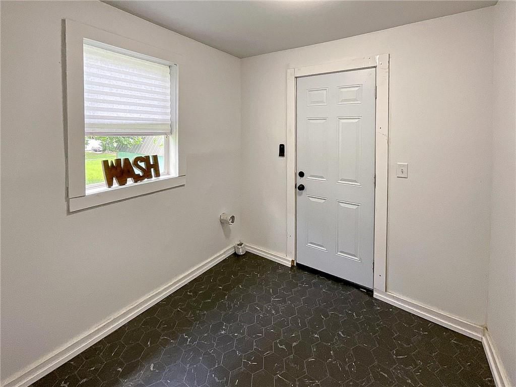 1302 E Broadway Boulevard — photo 23