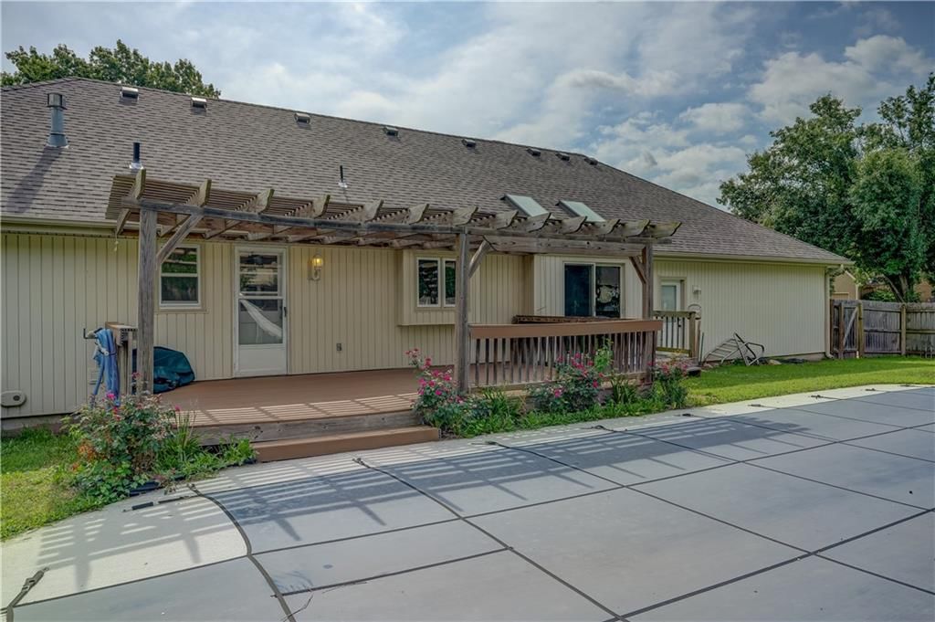 1024 SE Dover Drive — photo 46
