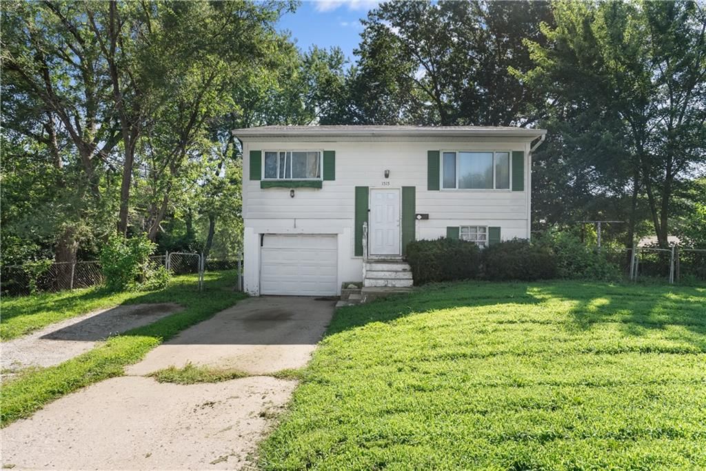 1515 N Osage Trail, Independence, MO