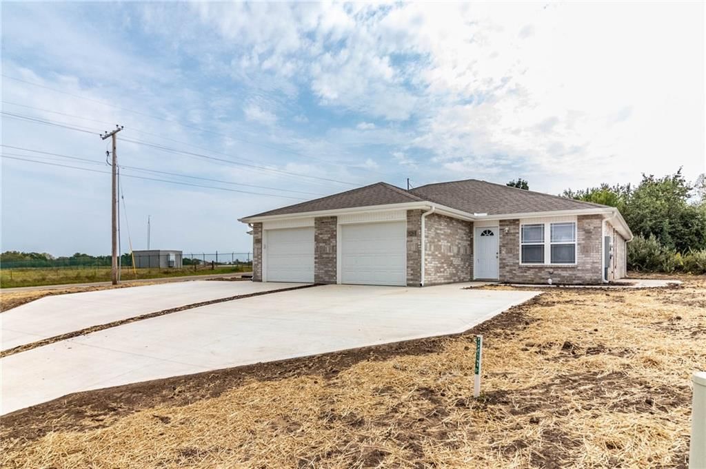 1505 Coventry Court — photo 4