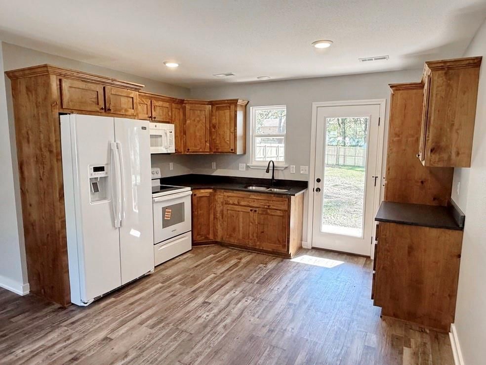 206 W Fields Boulevard — photo 6
