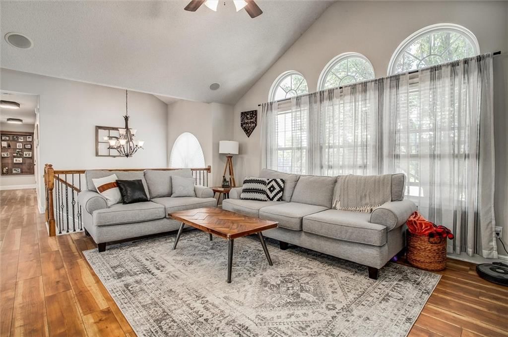 2102 Patti Lane — photo 3