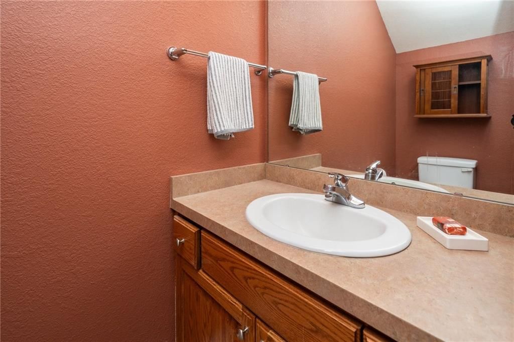 2418 Surrey Drive — photo 14