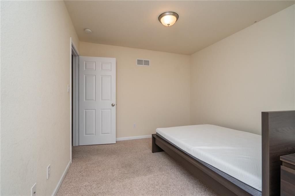 2418 Surrey Drive — photo 17
