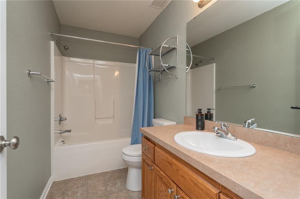 2418 Surrey Drive — photo 18
