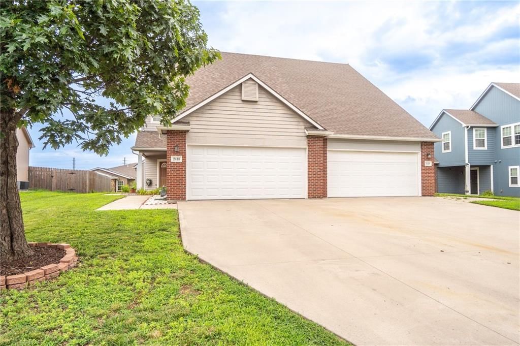 2418 Surrey Drive — photo 3