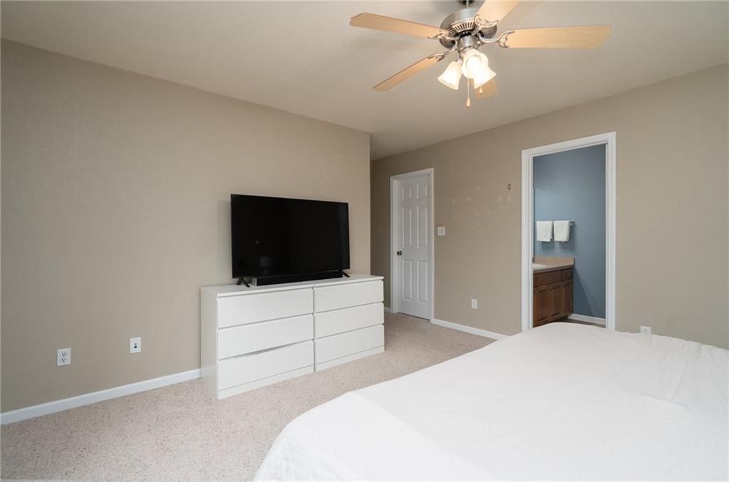 2418 Surrey Drive — photo 23