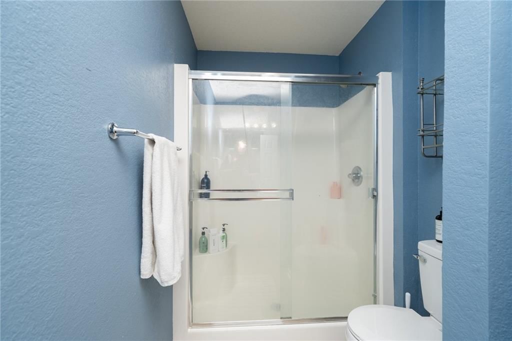 2418 Surrey Drive — photo 25