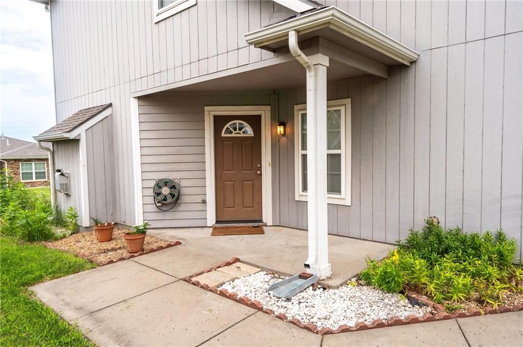 2418 Surrey Drive — photo 6