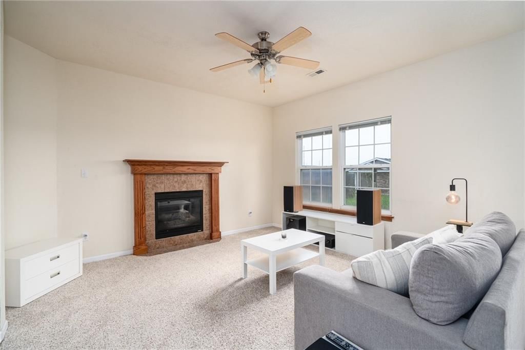 2418 Surrey Drive — photo 7