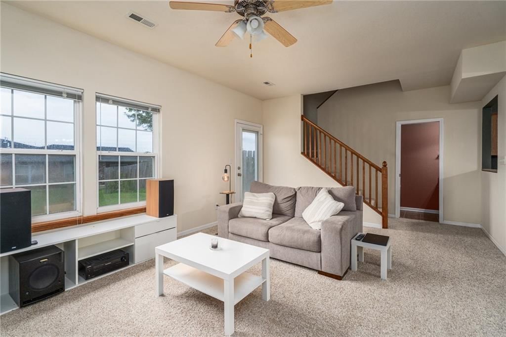 2418 Surrey Drive — photo 8