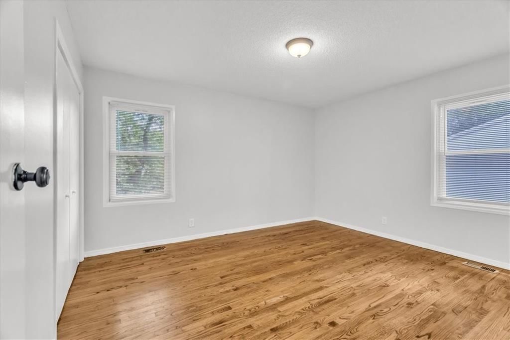 1315 N Viking Drive — photo 14