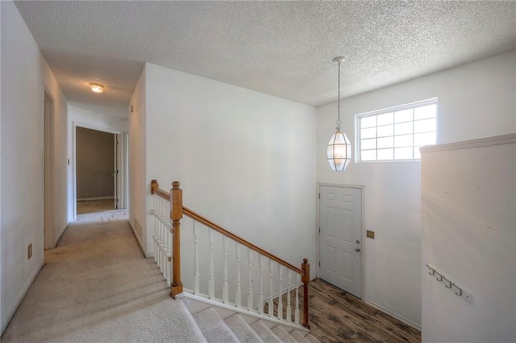 1882 Gates Drive — photo 2