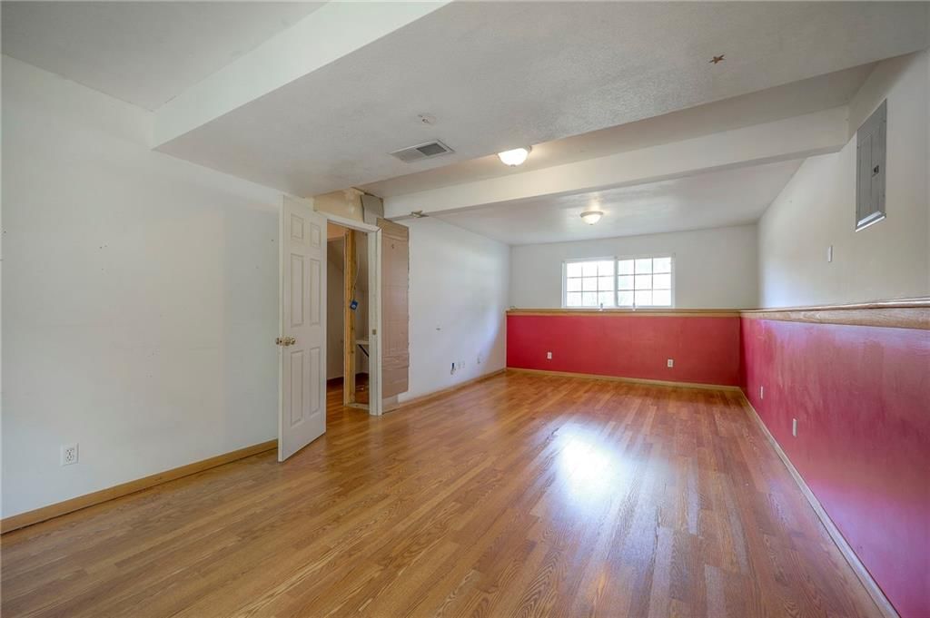 1882 Gates Drive — photo 14