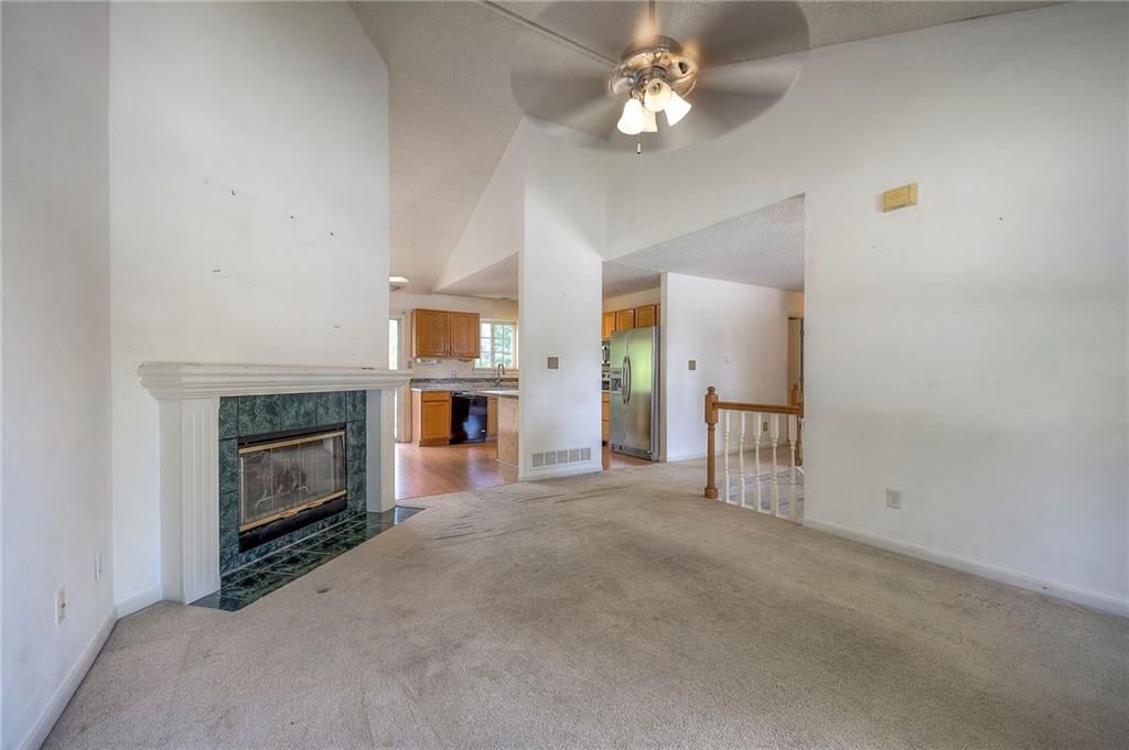 1882 Gates Drive — photo 4