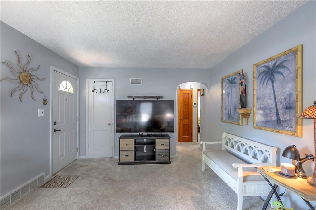 6804 LANE Avenue — photo 4