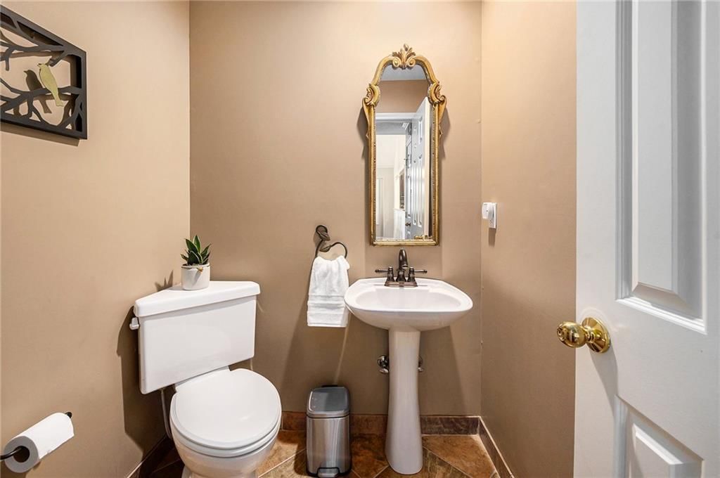 5216 W 122nd Street — photo 16