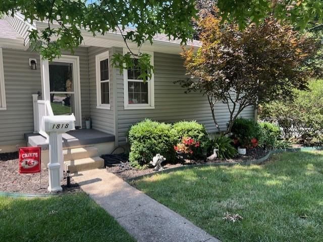 1818 Crescent Drive — photo 2
