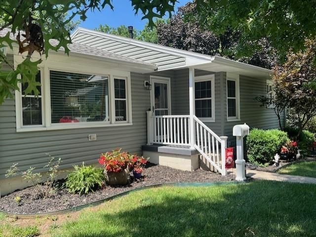 1818 Crescent Drive — photo 3
