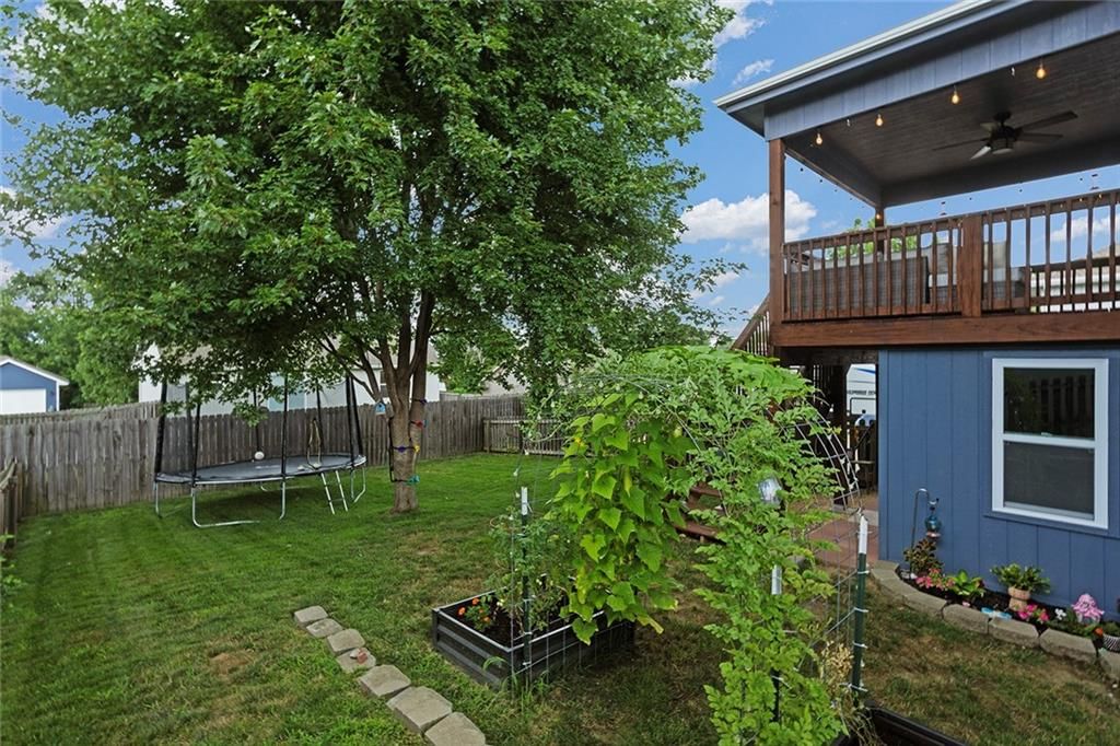 18708 Primrose Street — photo 31